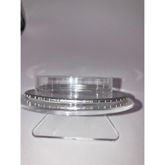 Silver-Tone Cut Pattern Textured 2.75" Bangle Bracelet! - Picture 2 of 5